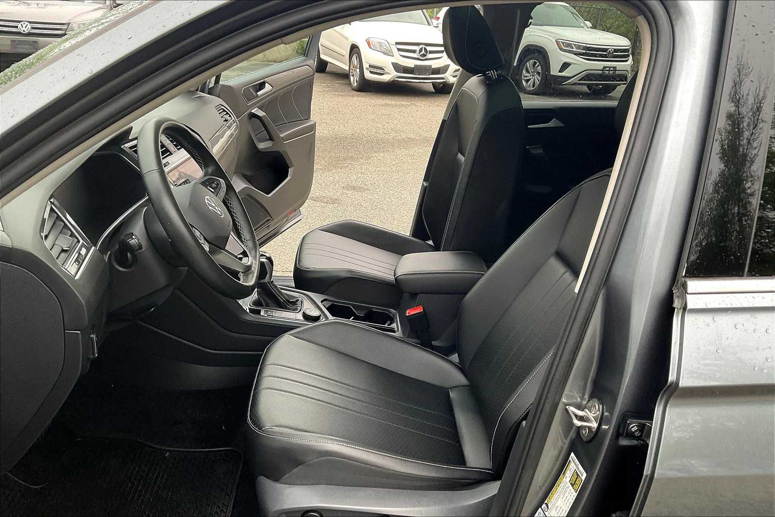 2022 Volkswagen Tiguan SE - Photo 10