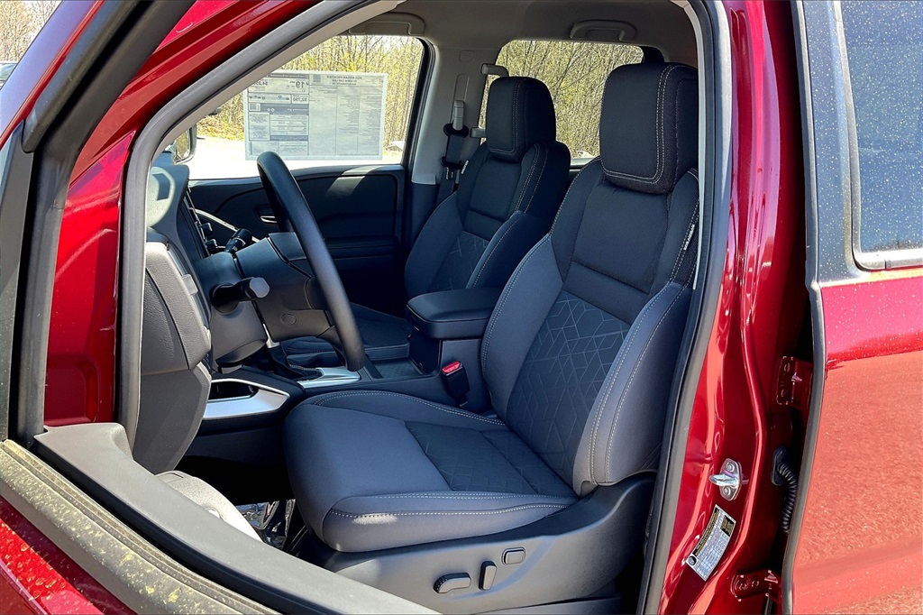 2025 Nissan Frontier SV - Photo 11