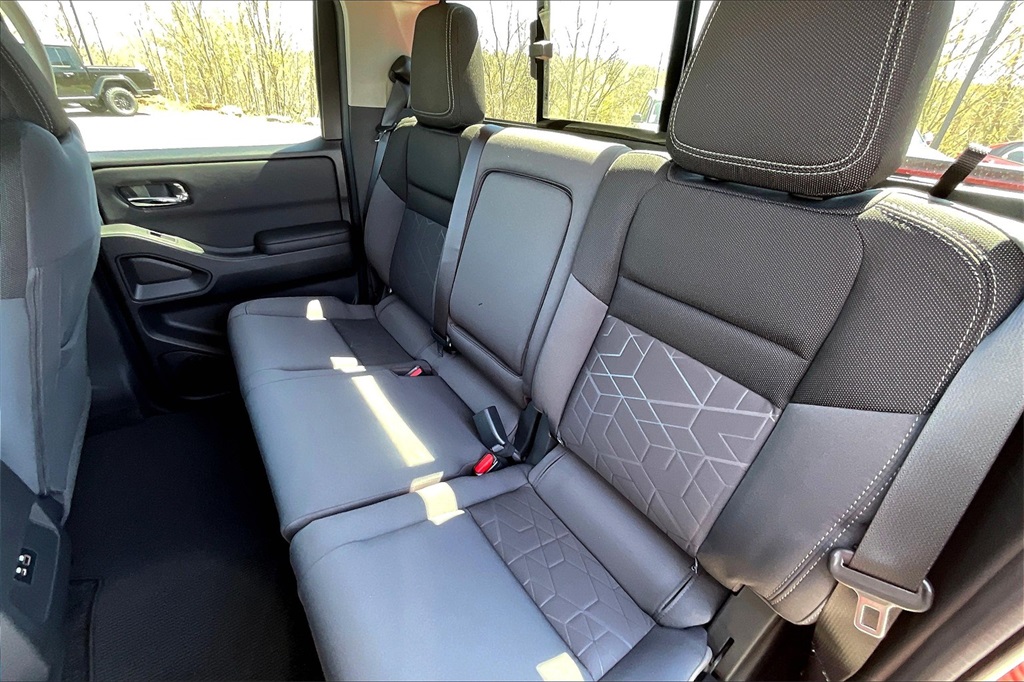 2025 Nissan Frontier SV - Photo 15