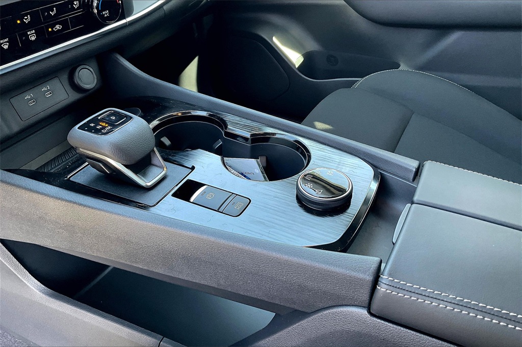 2025 Nissan Rogue S - Photo 14
