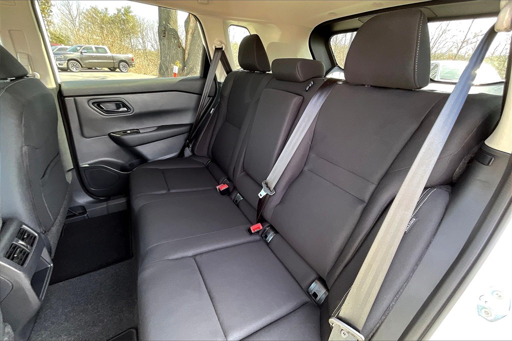 2025 Nissan Rogue S - Photo 15