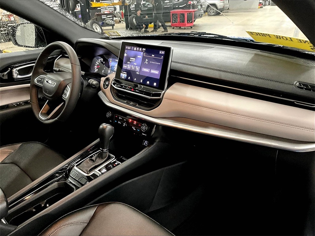 2024 Jeep Compass Limited - Photo 14