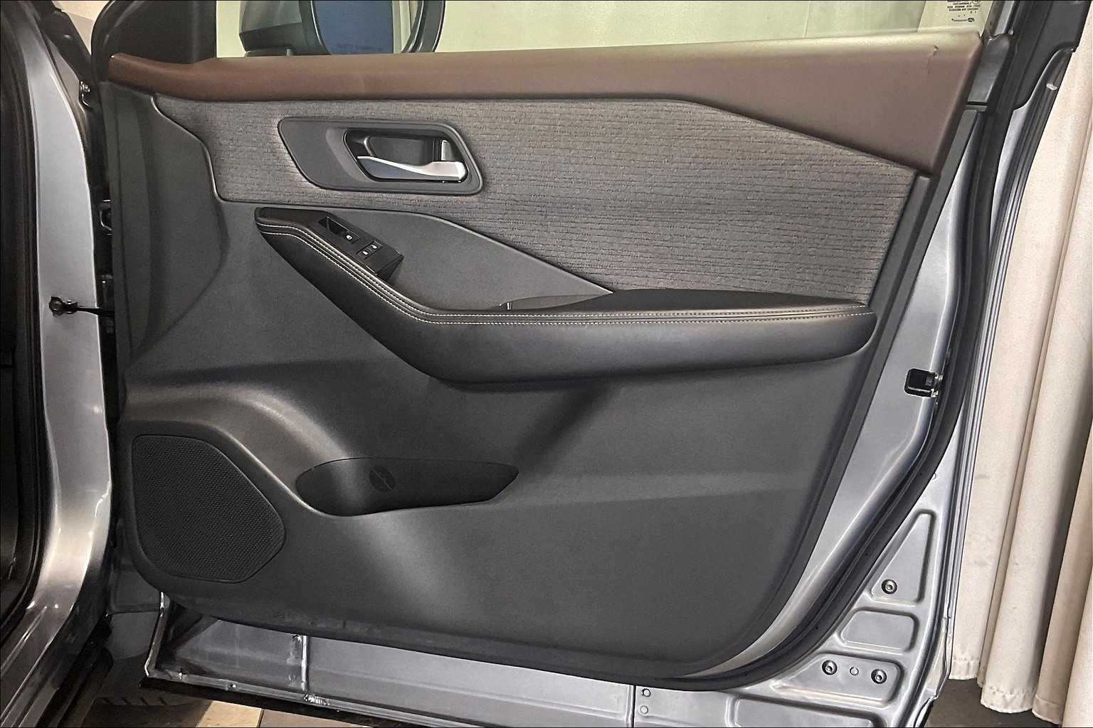 2022 Nissan Rogue SV - Photo 12