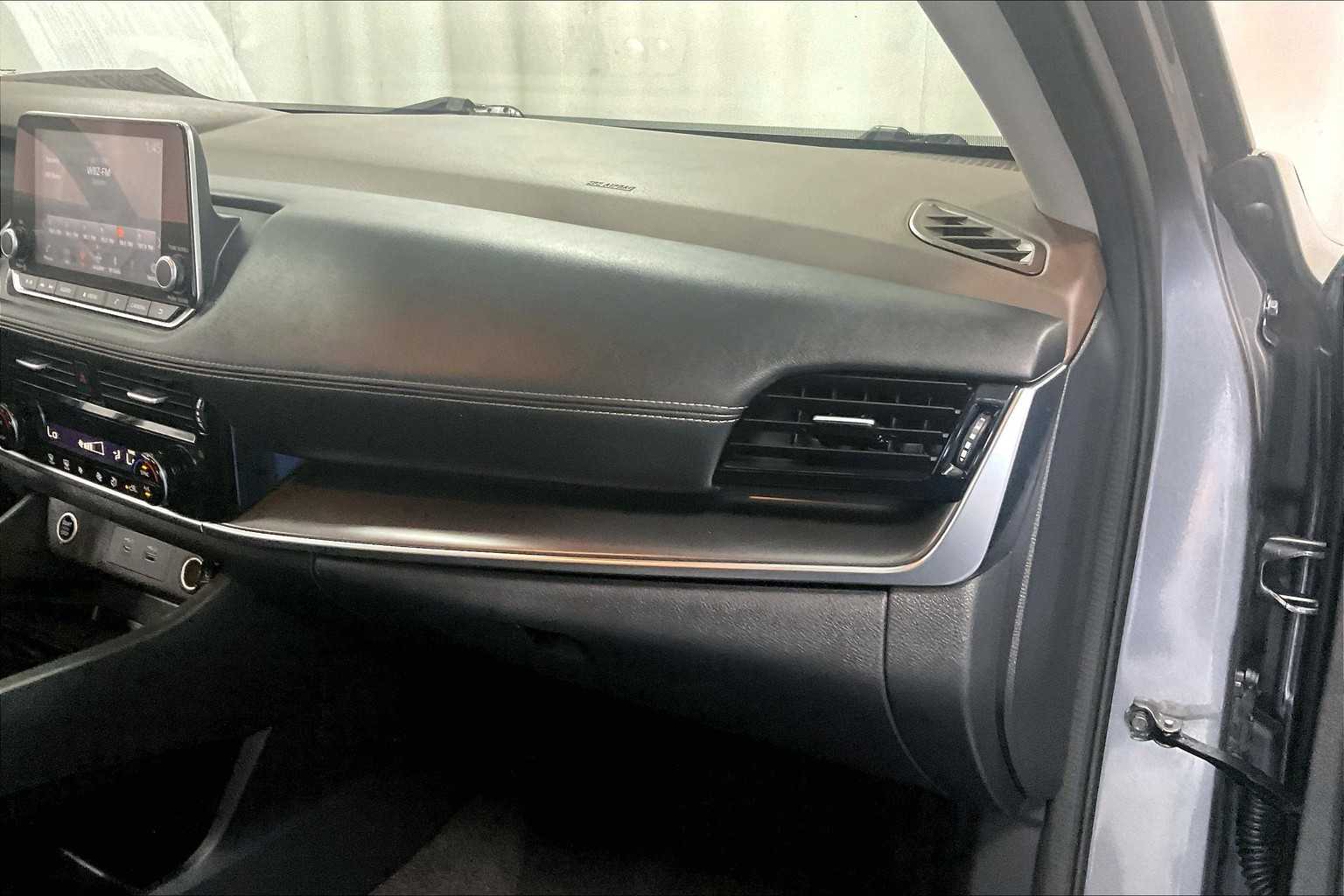 2022 Nissan Rogue SV - Photo 13