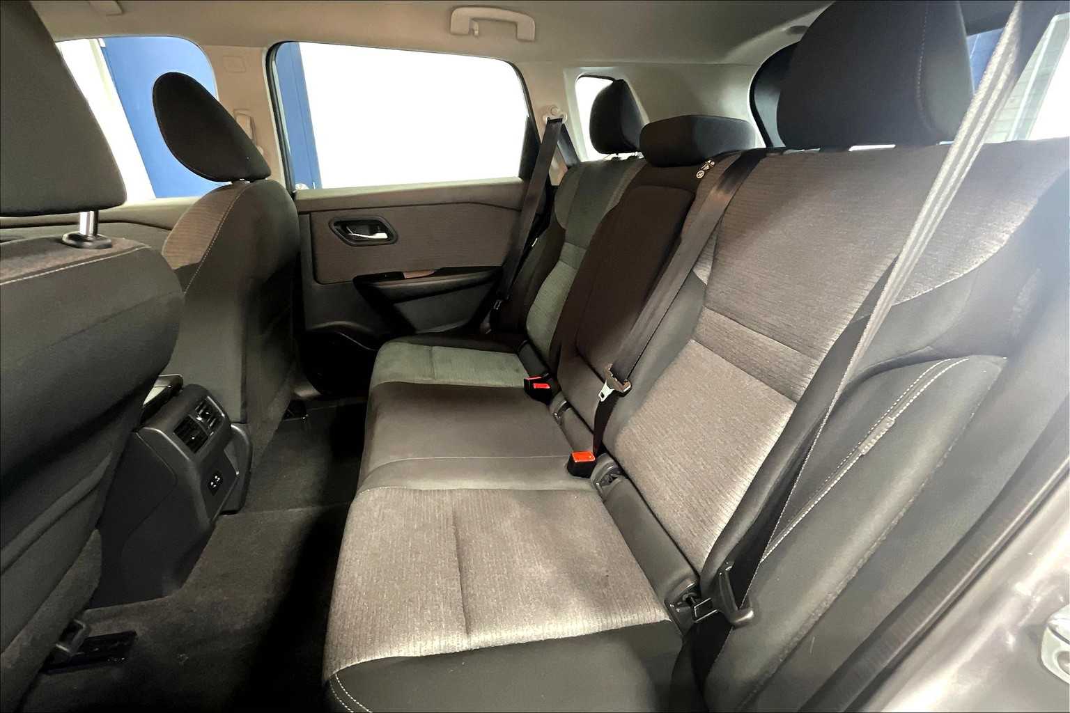 2022 Nissan Rogue SV - Photo 15