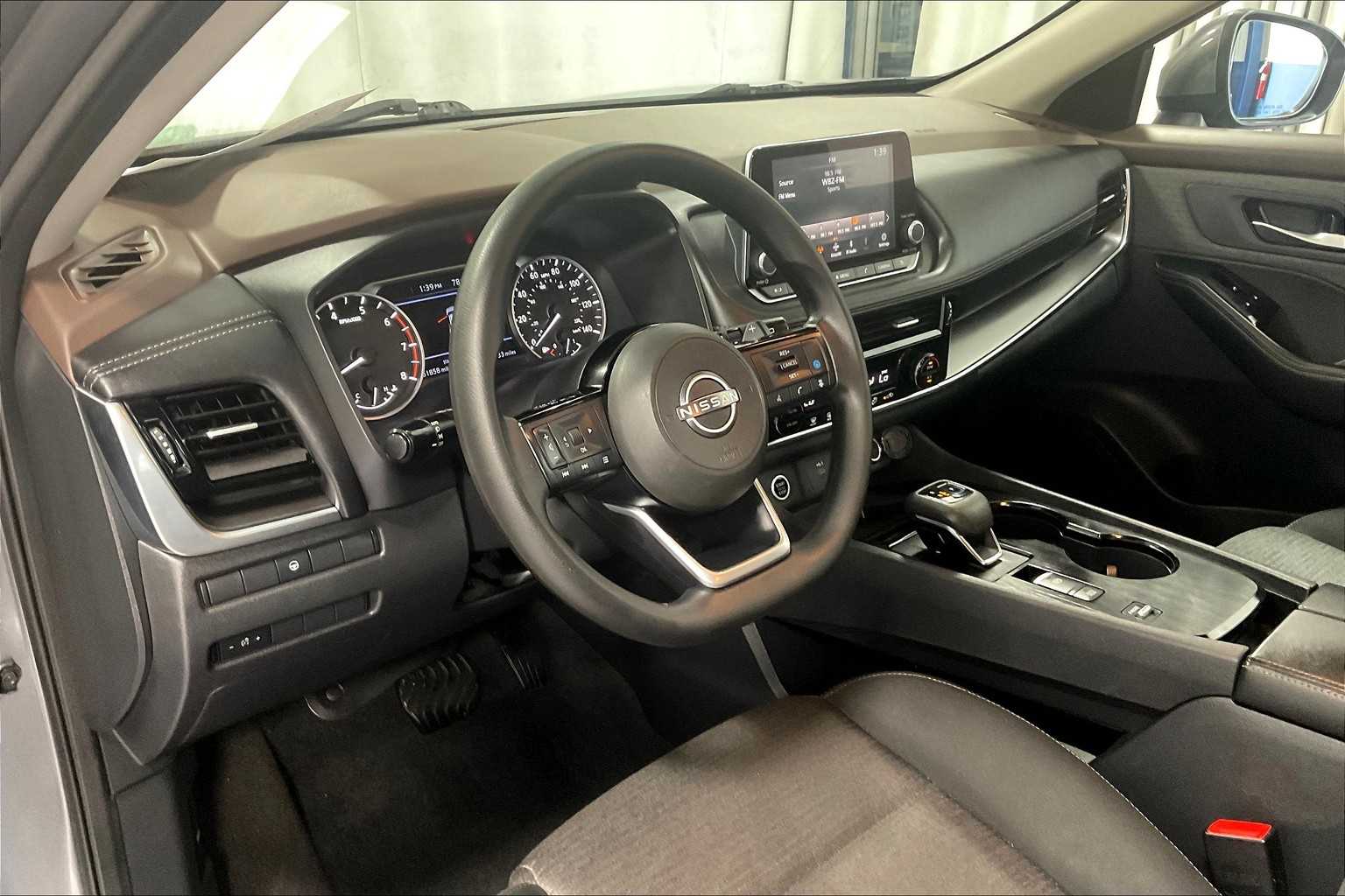 2022 Nissan Rogue SV - Photo 8