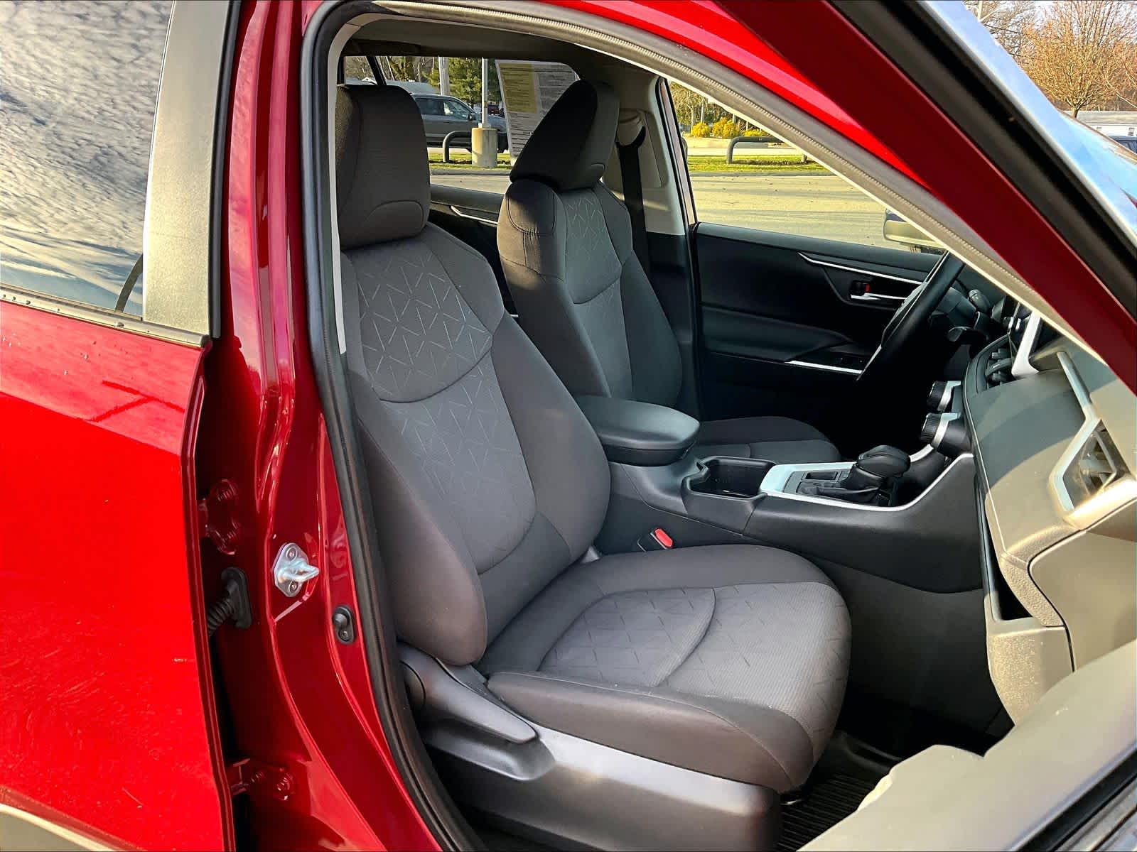 2023 Toyota RAV4 XLE - Photo 11