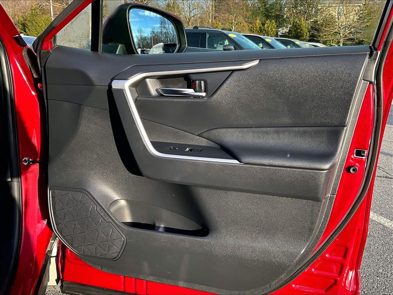 2023 Toyota RAV4 XLE - Photo 12