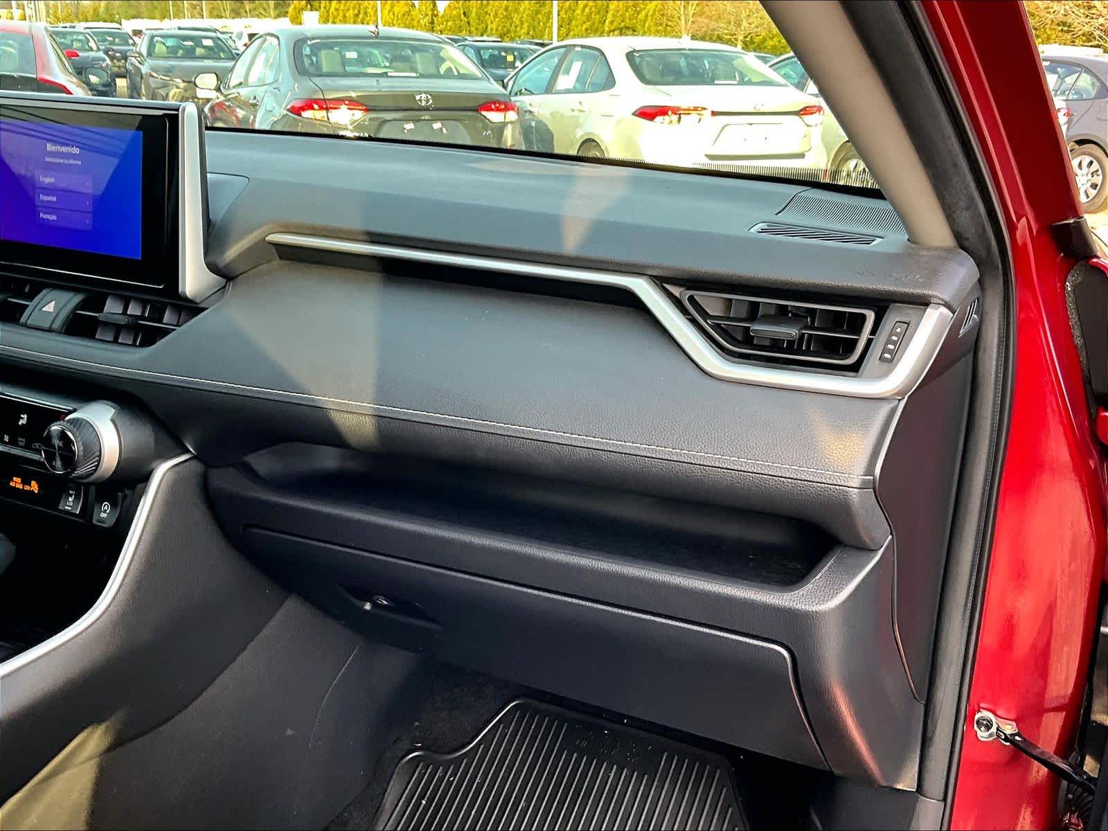 2023 Toyota RAV4 XLE - Photo 13