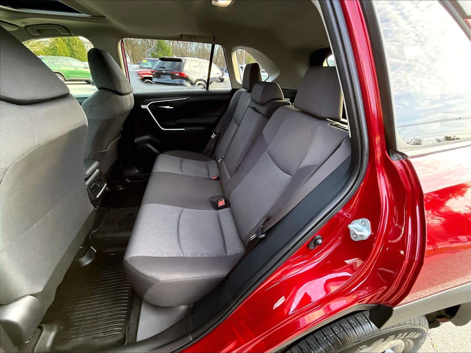 2023 Toyota RAV4 XLE - Photo 15