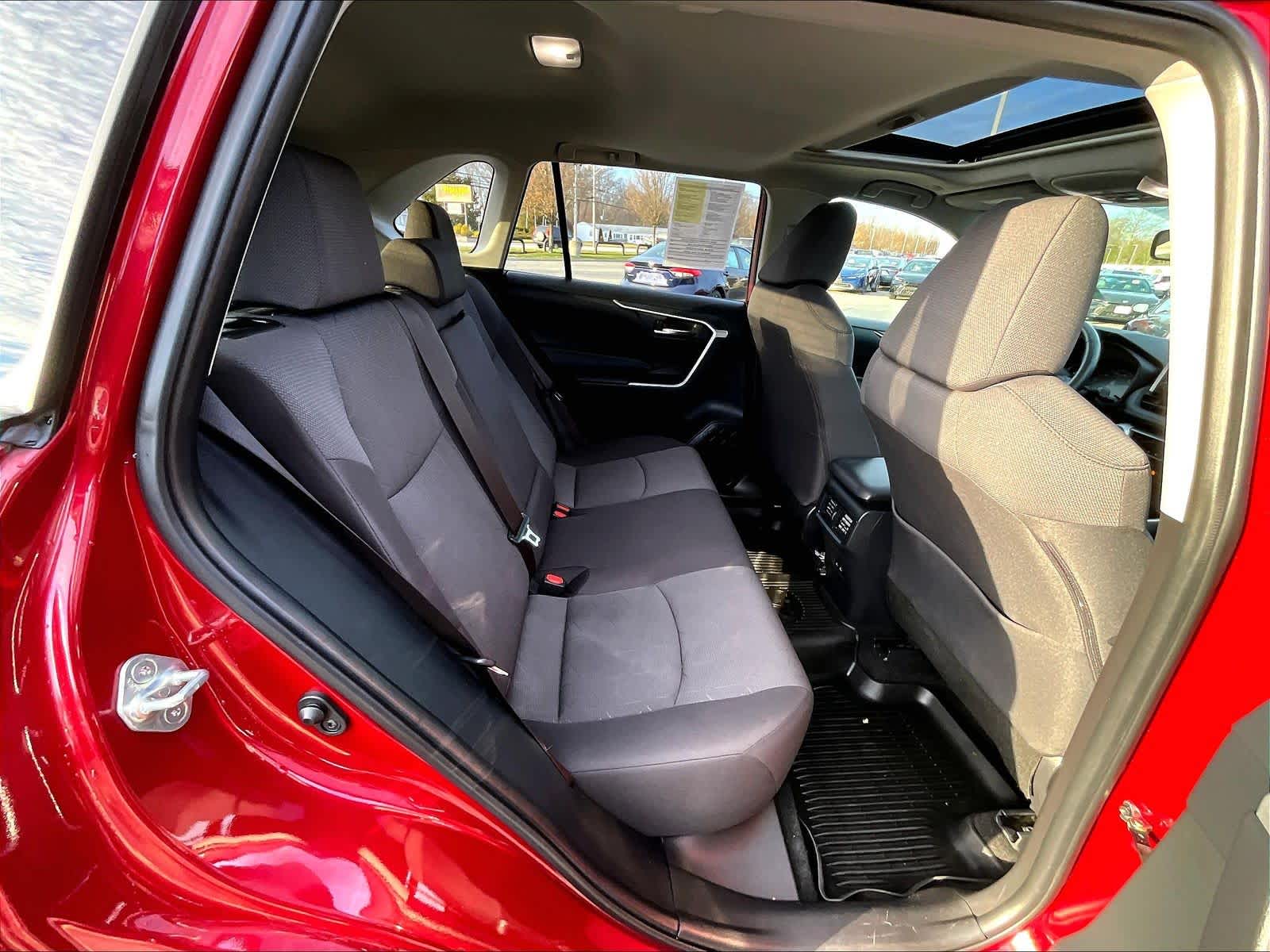 2023 Toyota RAV4 XLE - Photo 16