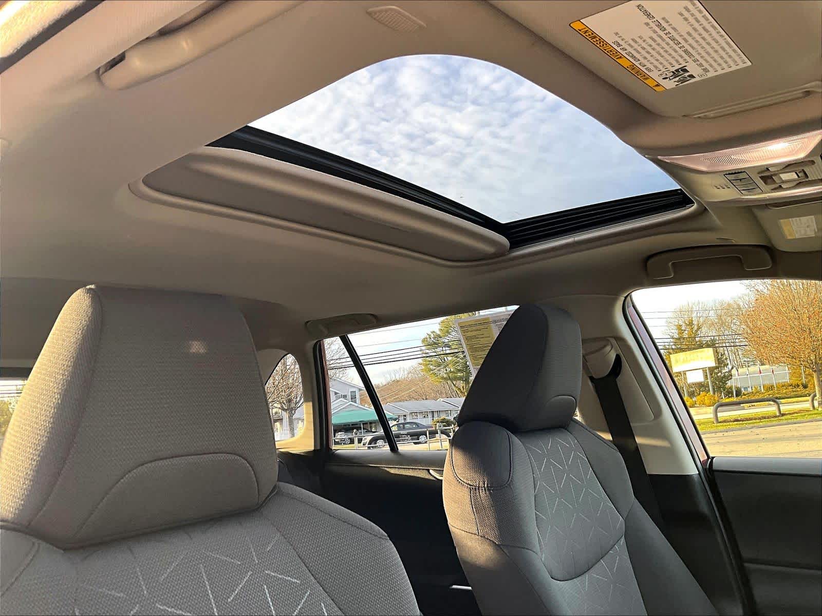 2023 Toyota RAV4 XLE - Photo 22