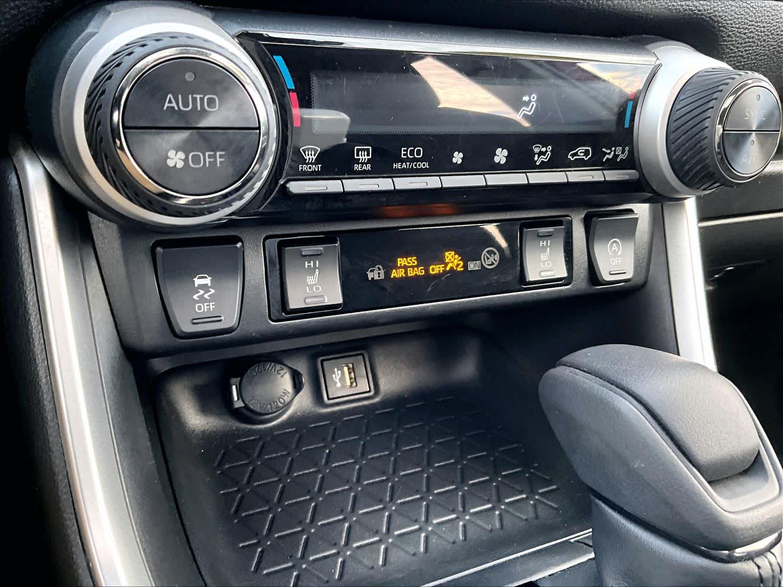 2023 Toyota RAV4 XLE - Photo 26