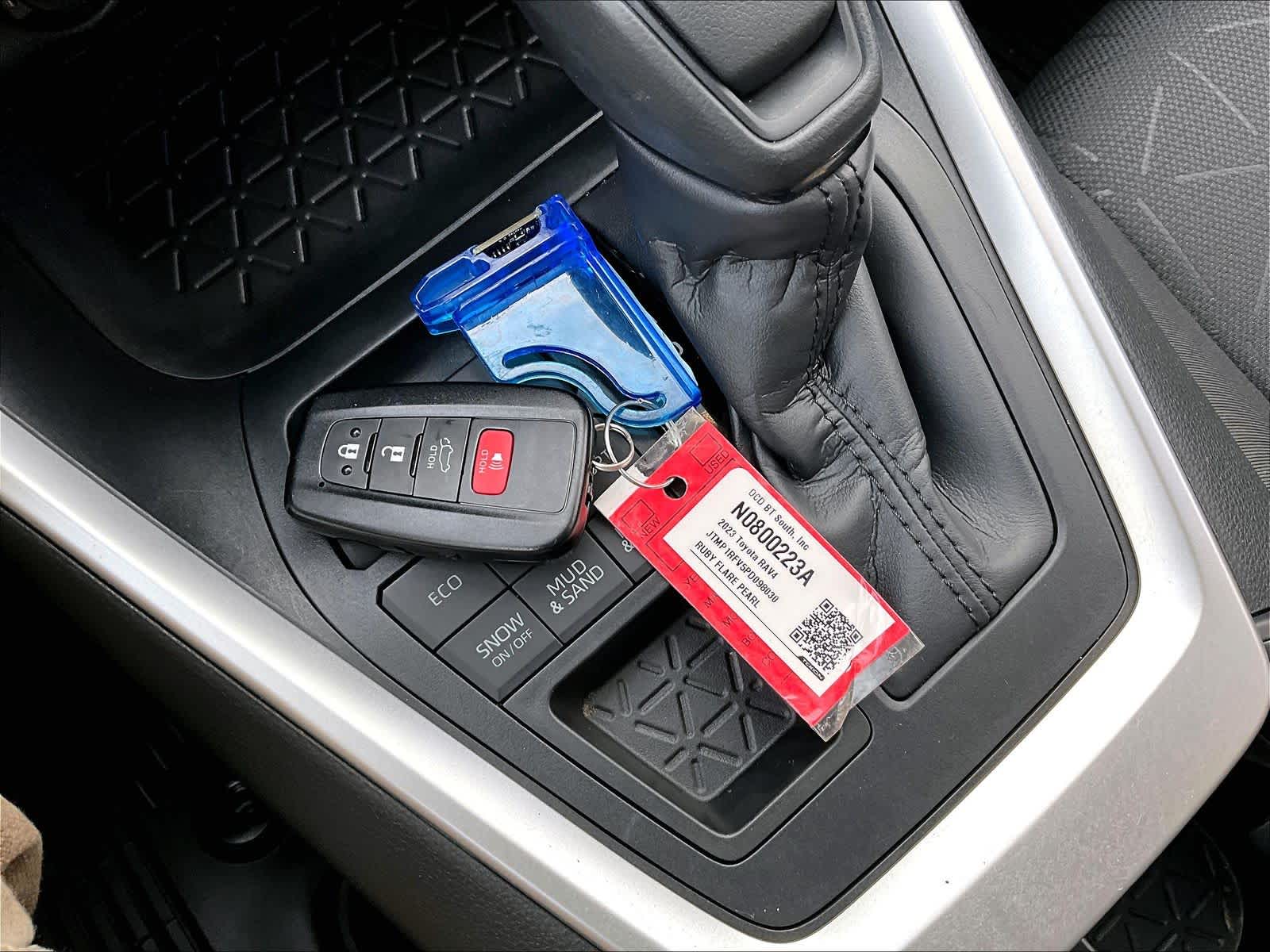 2023 Toyota RAV4 XLE - Photo 31