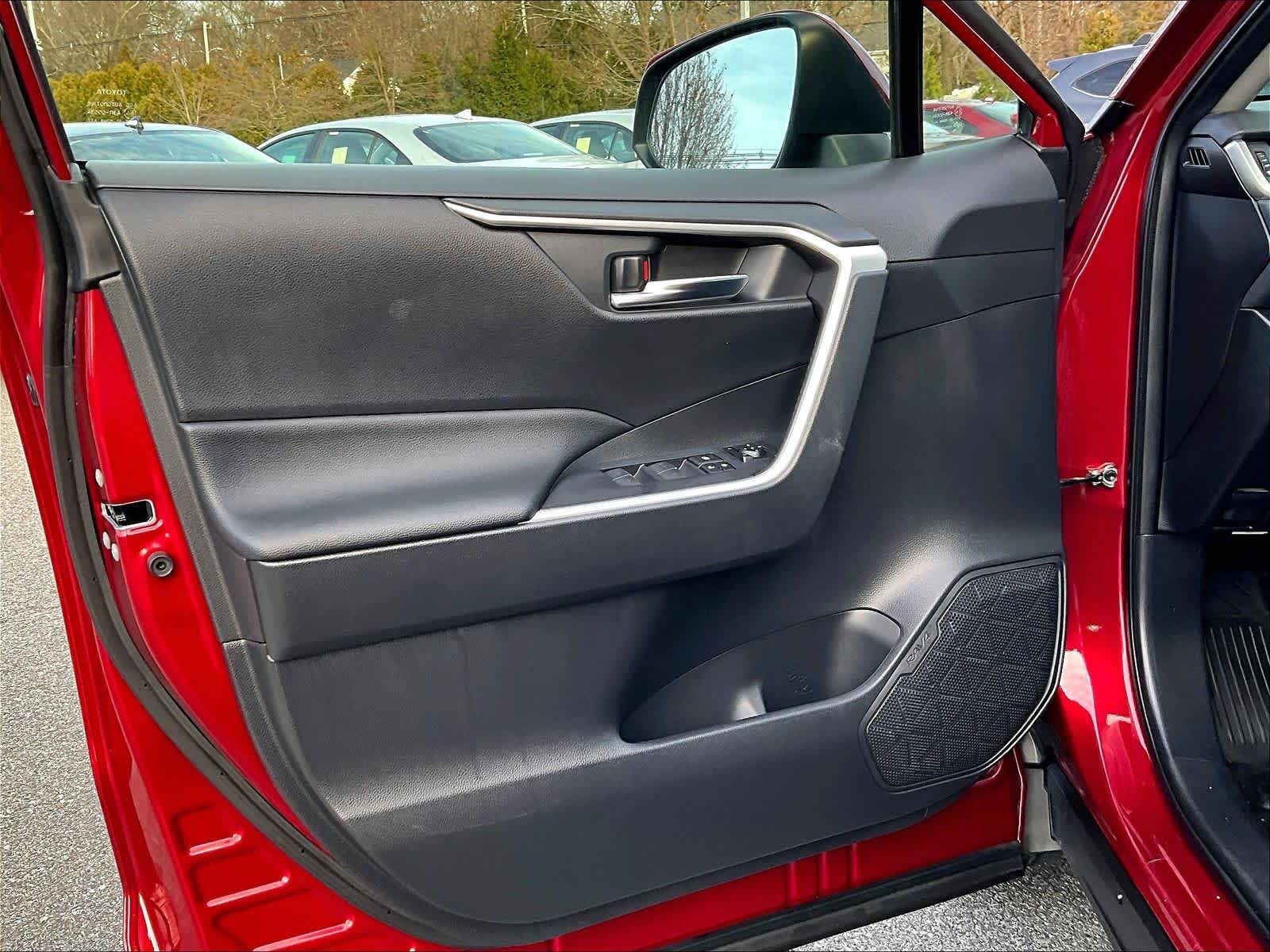 2023 Toyota RAV4 XLE - Photo 9