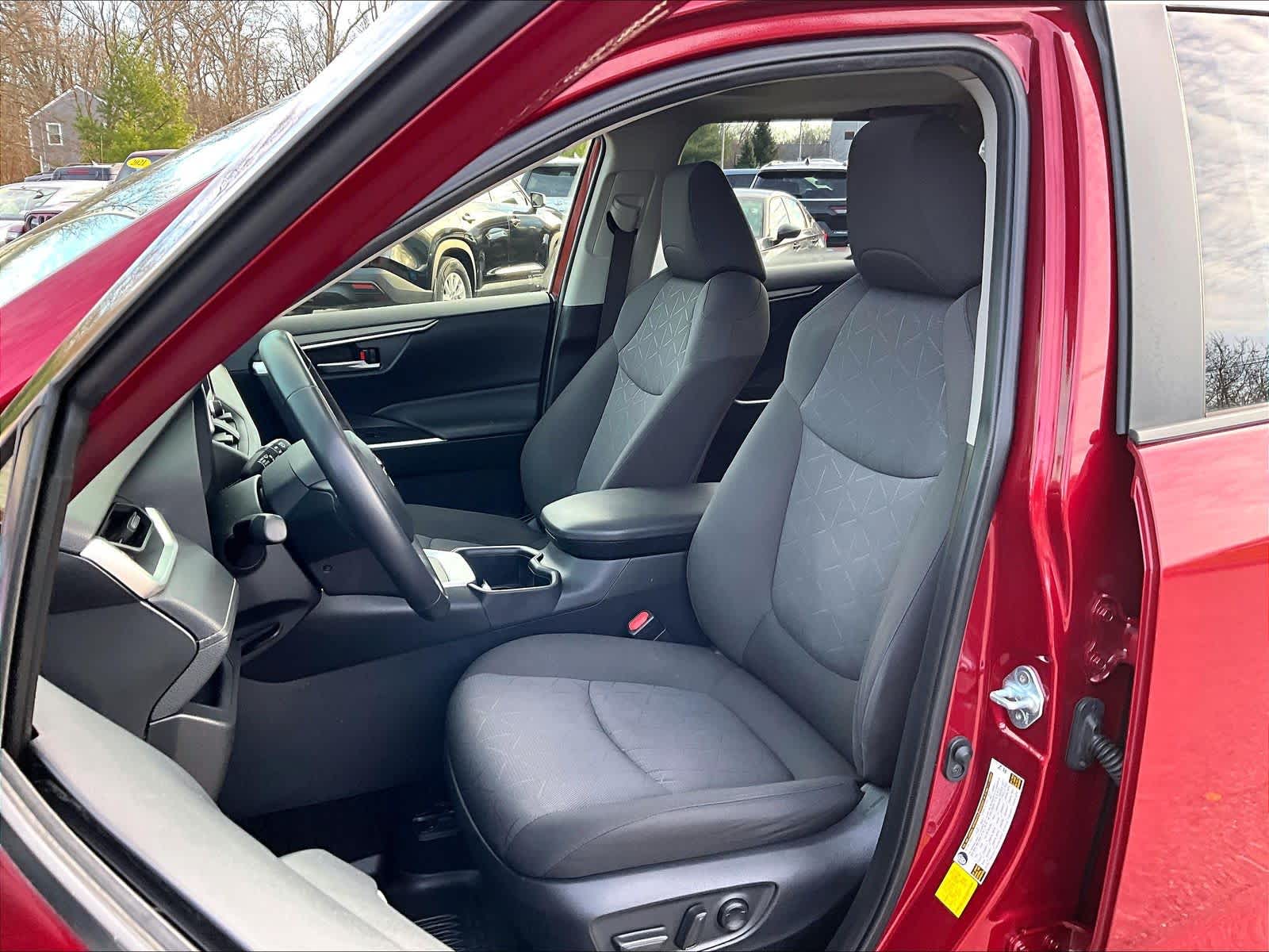 2023 Toyota RAV4 XLE - Photo 10