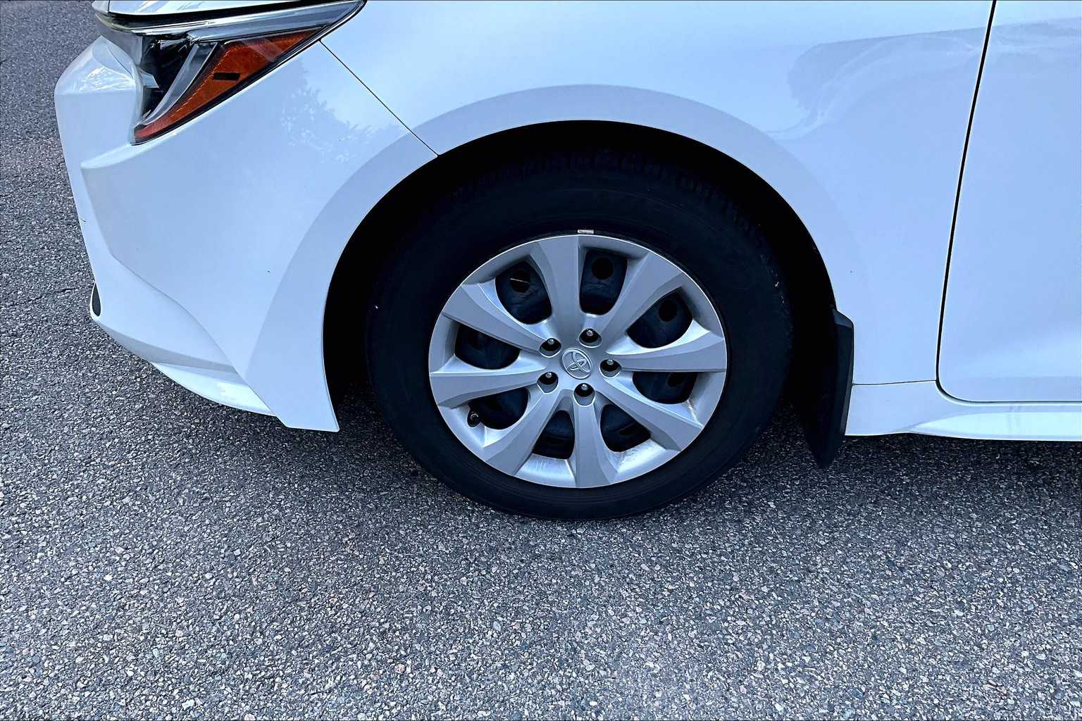 2022 Toyota Corolla LE - Photo 4