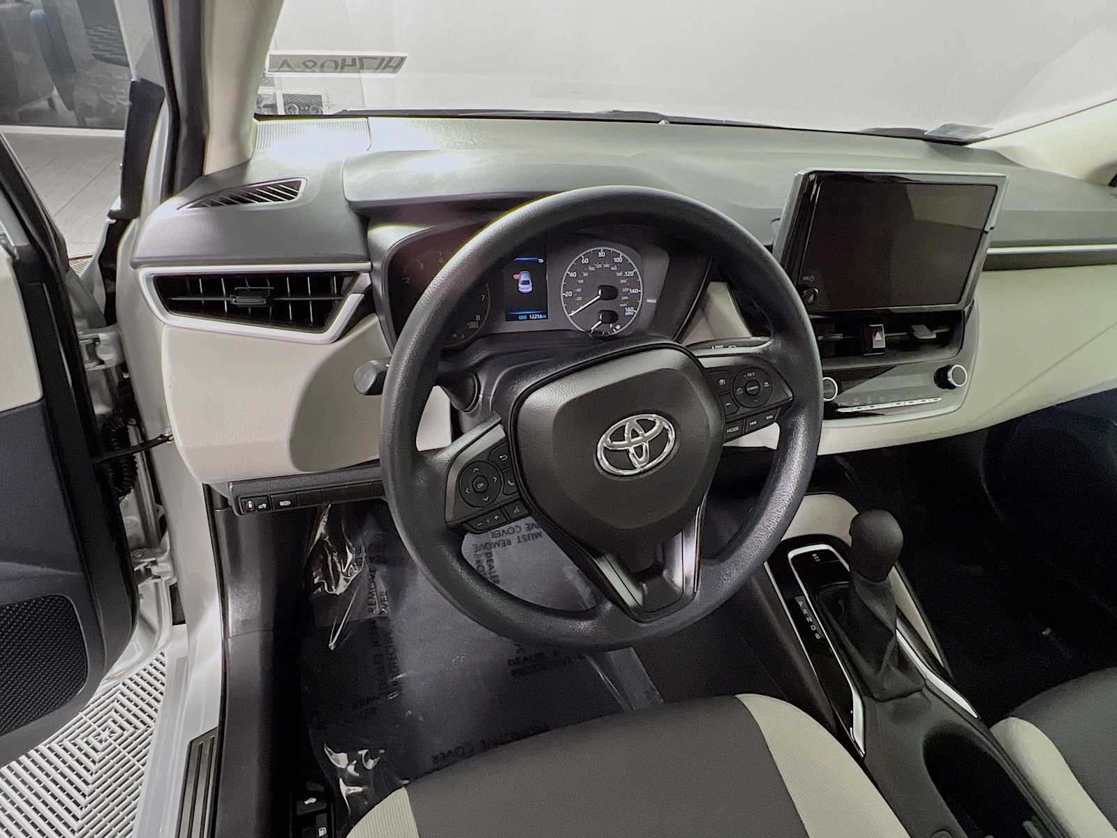 2024 Toyota Corolla LE - Photo 11