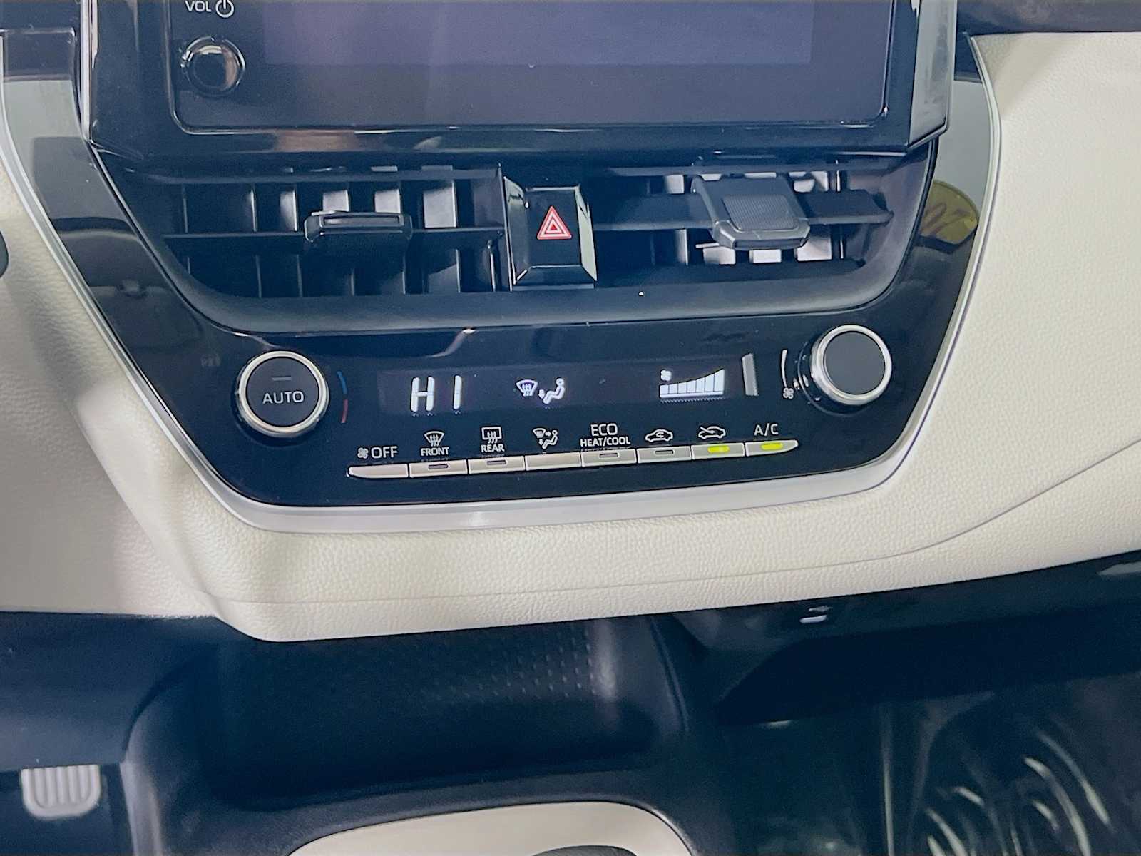 2024 Toyota Corolla LE - Photo 15