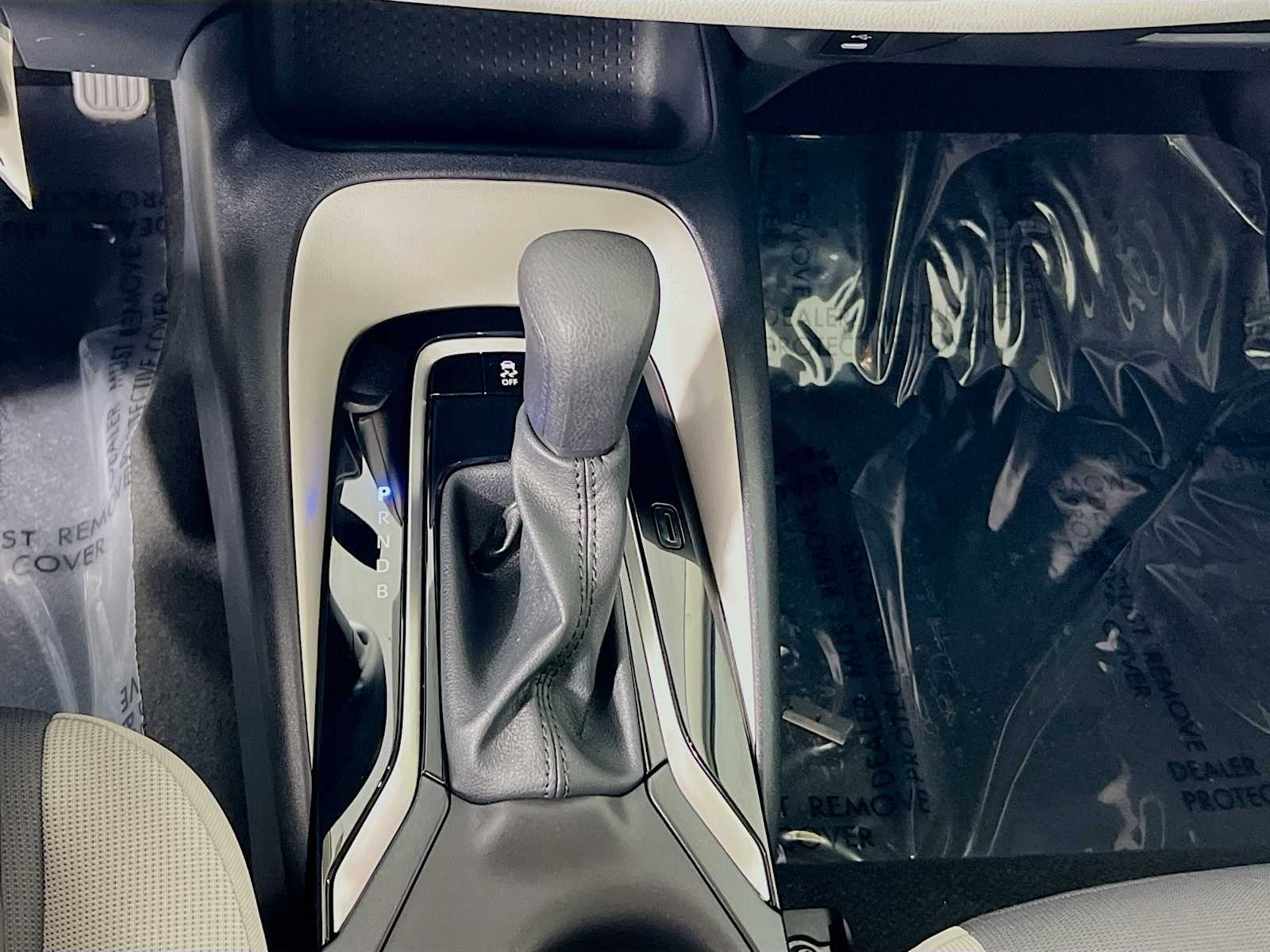2024 Toyota Corolla LE - Photo 16