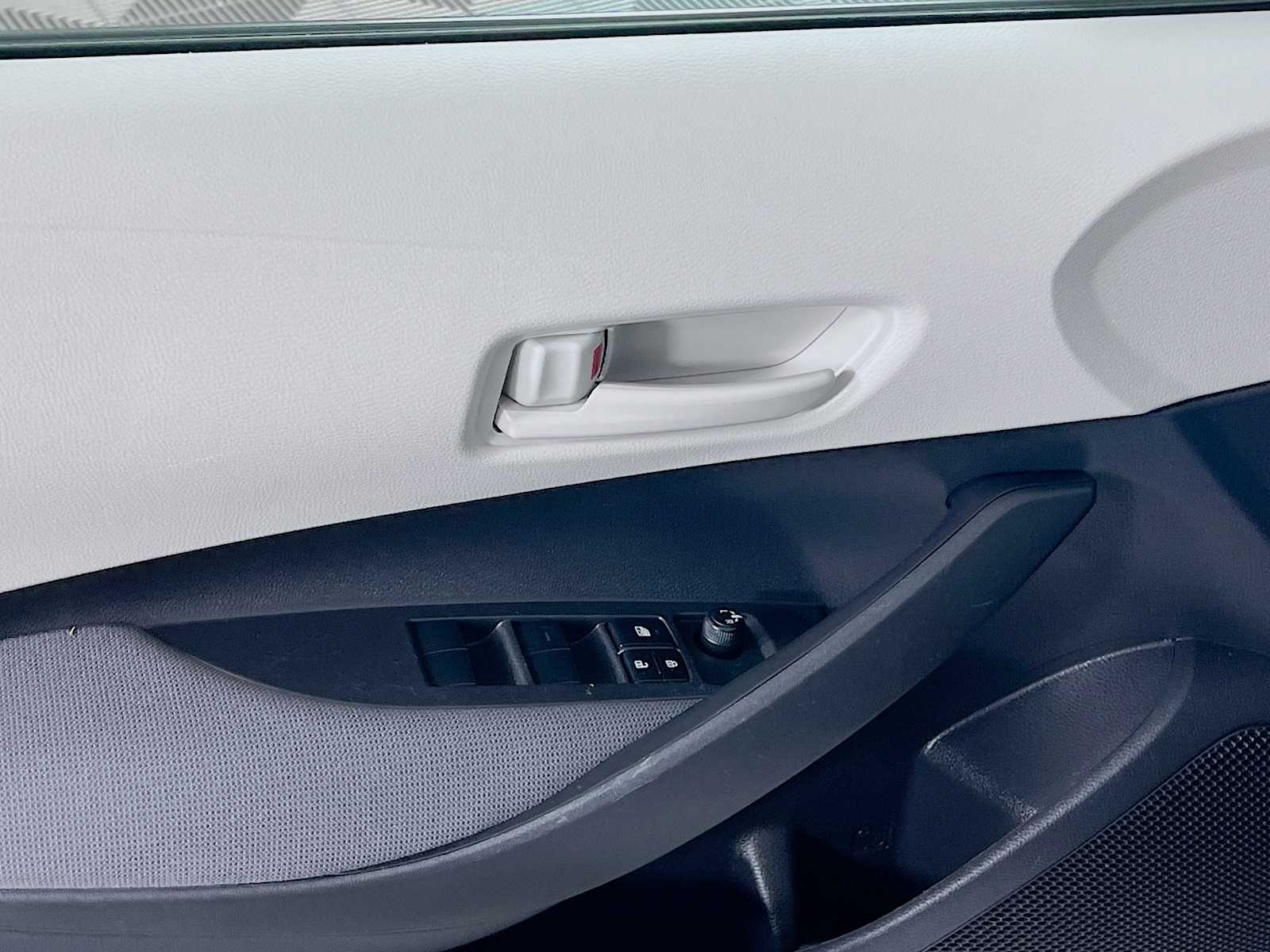 2024 Toyota Corolla LE - Photo 17
