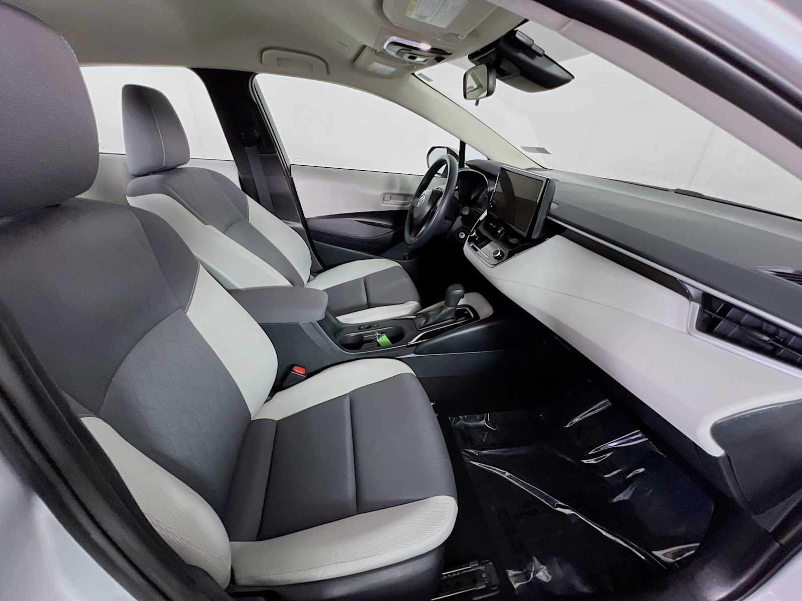 2024 Toyota Corolla LE - Photo 26