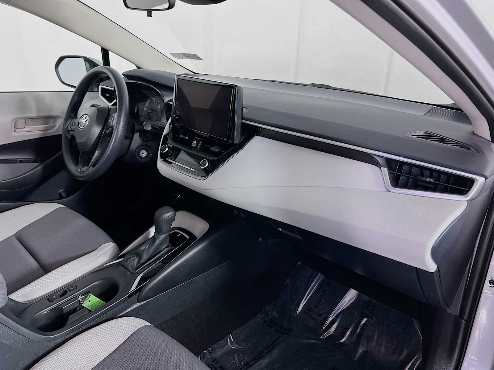 2024 Toyota Corolla LE - Photo 27