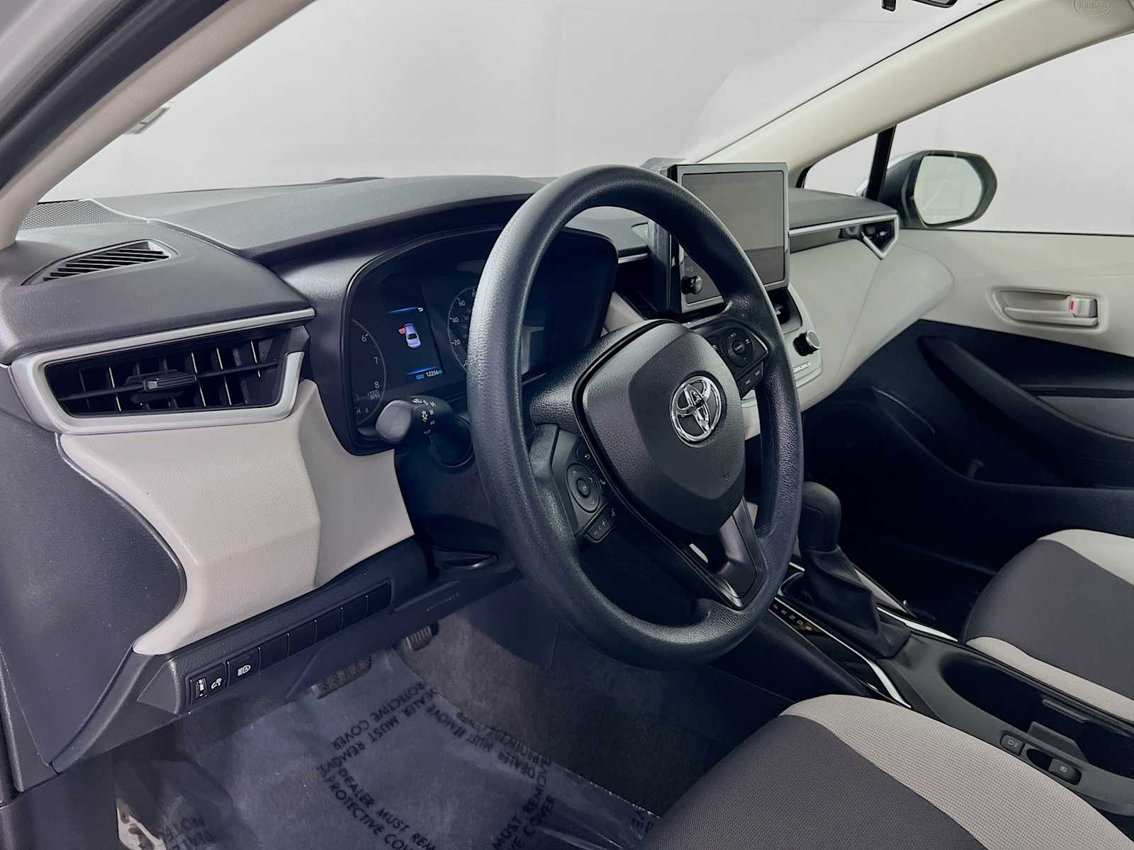 2024 Toyota Corolla LE - Photo 9