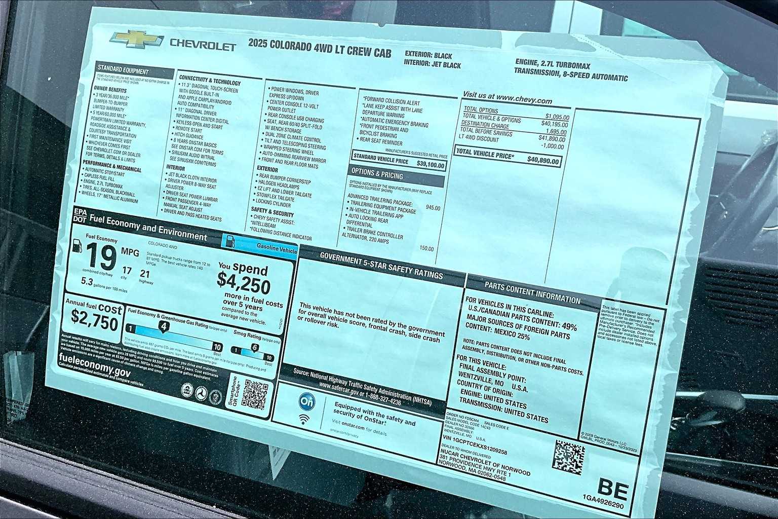 2025 Chevrolet Colorado 4WD LT - Photo 17