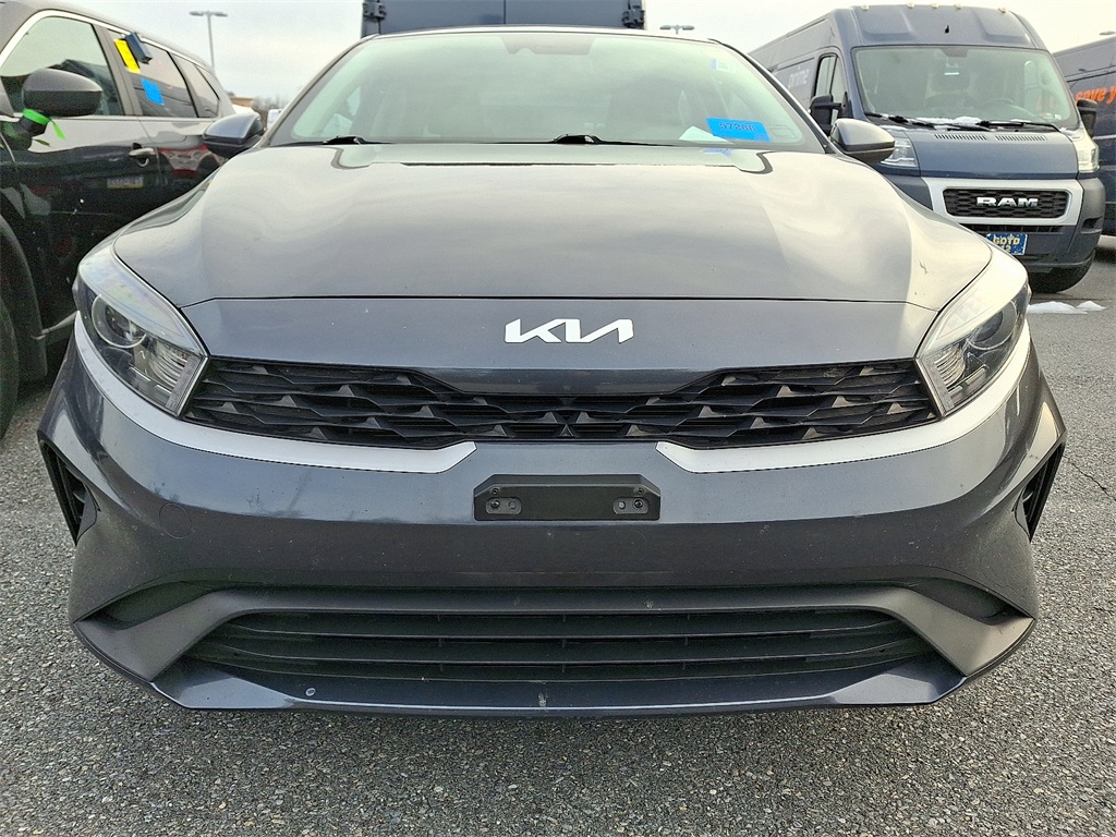 2023 Kia Forte LXS - Photo 2