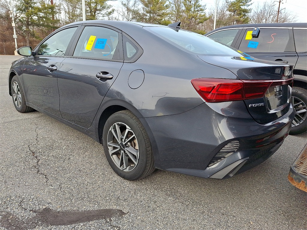 2023 Kia Forte LXS - Photo 5