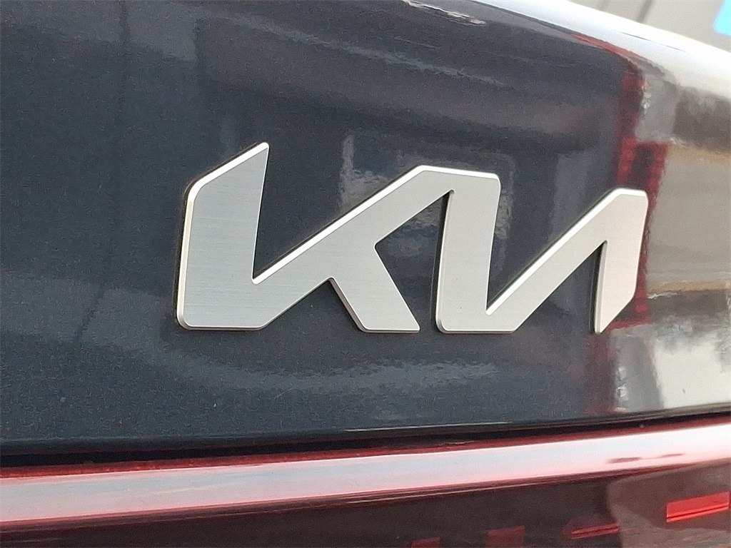 2023 Kia Forte LXS - Photo 9