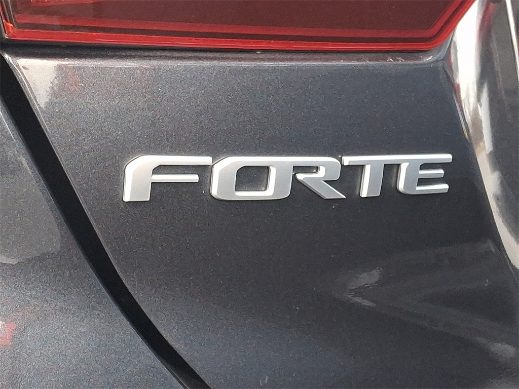 2023 Kia Forte LXS - Photo 10