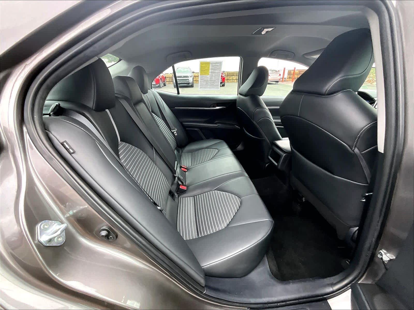 2023 Toyota Camry SE - Photo 16