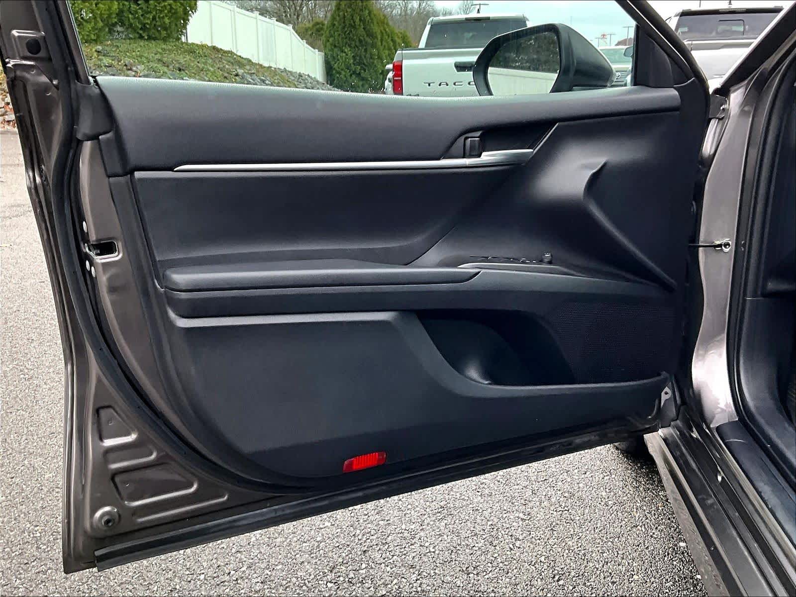 2023 Toyota Camry SE - Photo 9