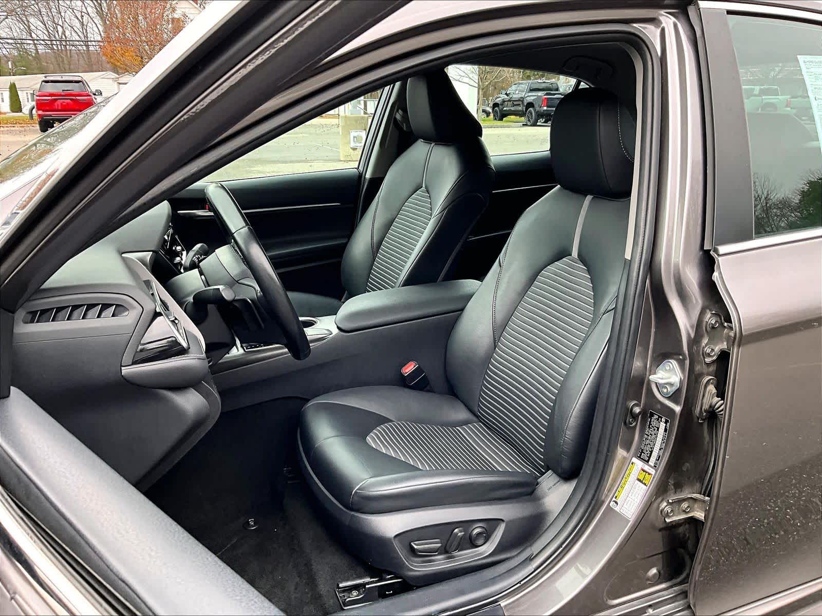 2023 Toyota Camry SE - Photo 10