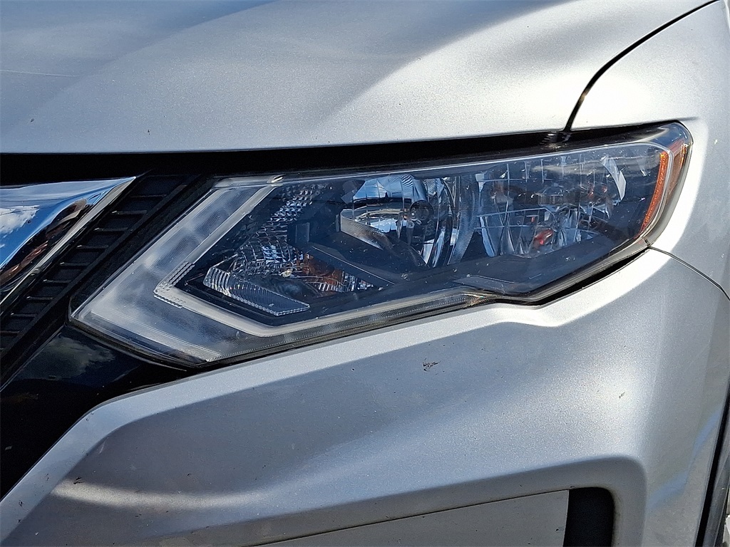2020 Nissan Rogue SV - Photo 9