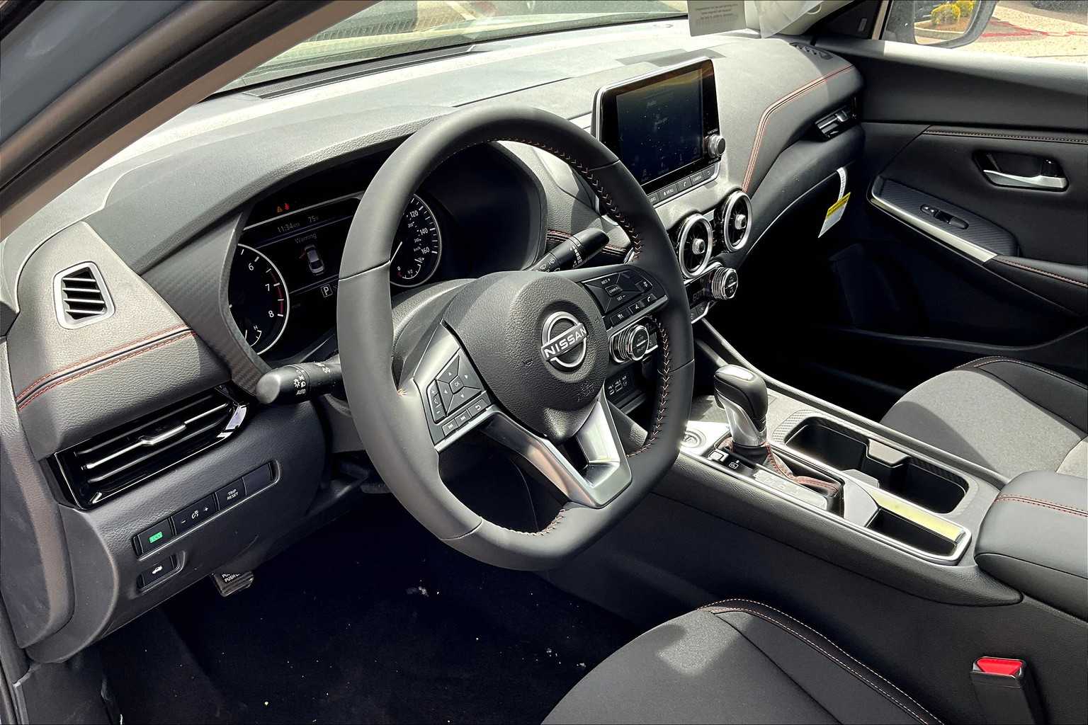 2025 Nissan Sentra SR - Photo 9