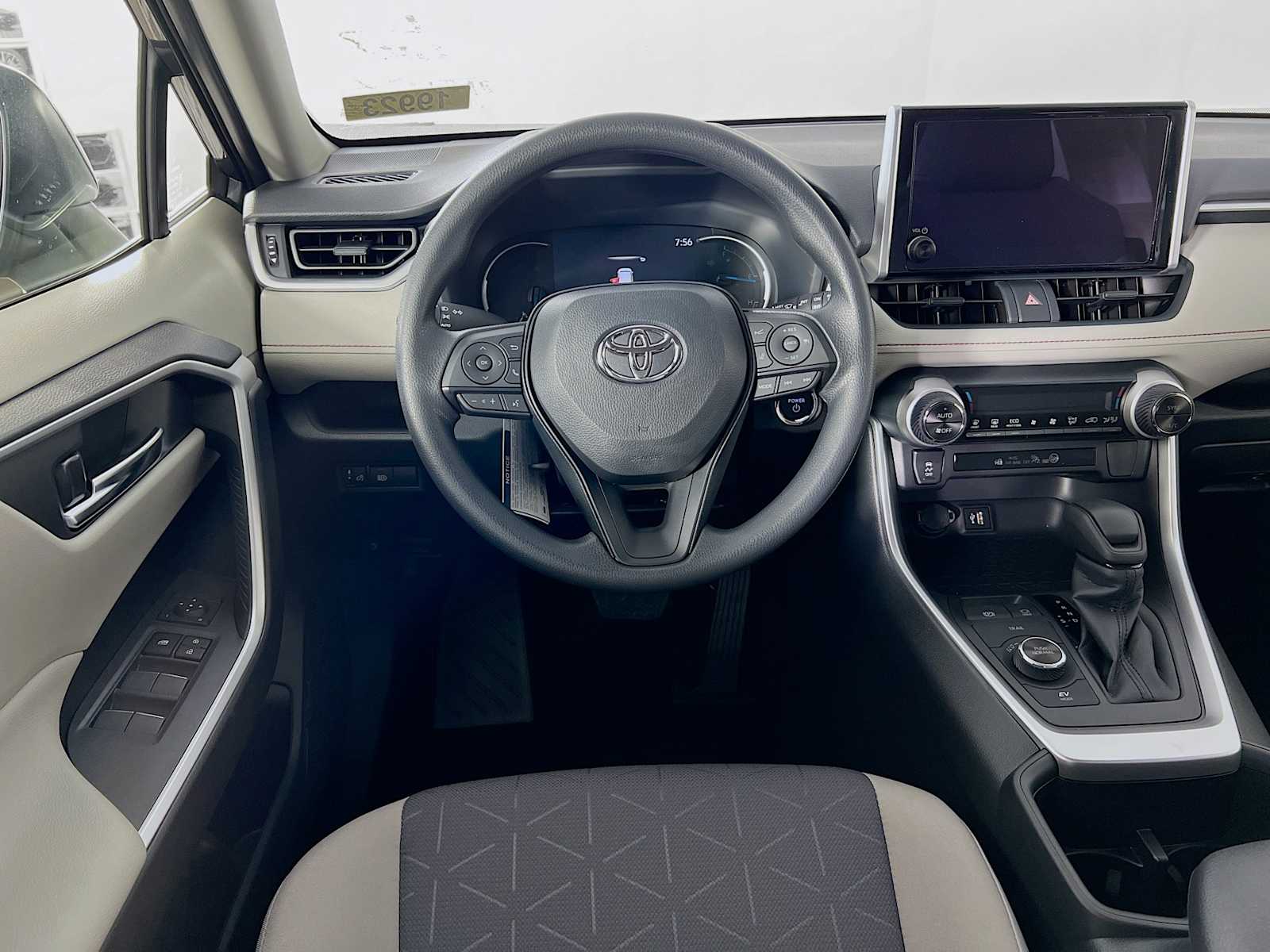 2025 Toyota RAV4 Hybrid XLE - Photo 15