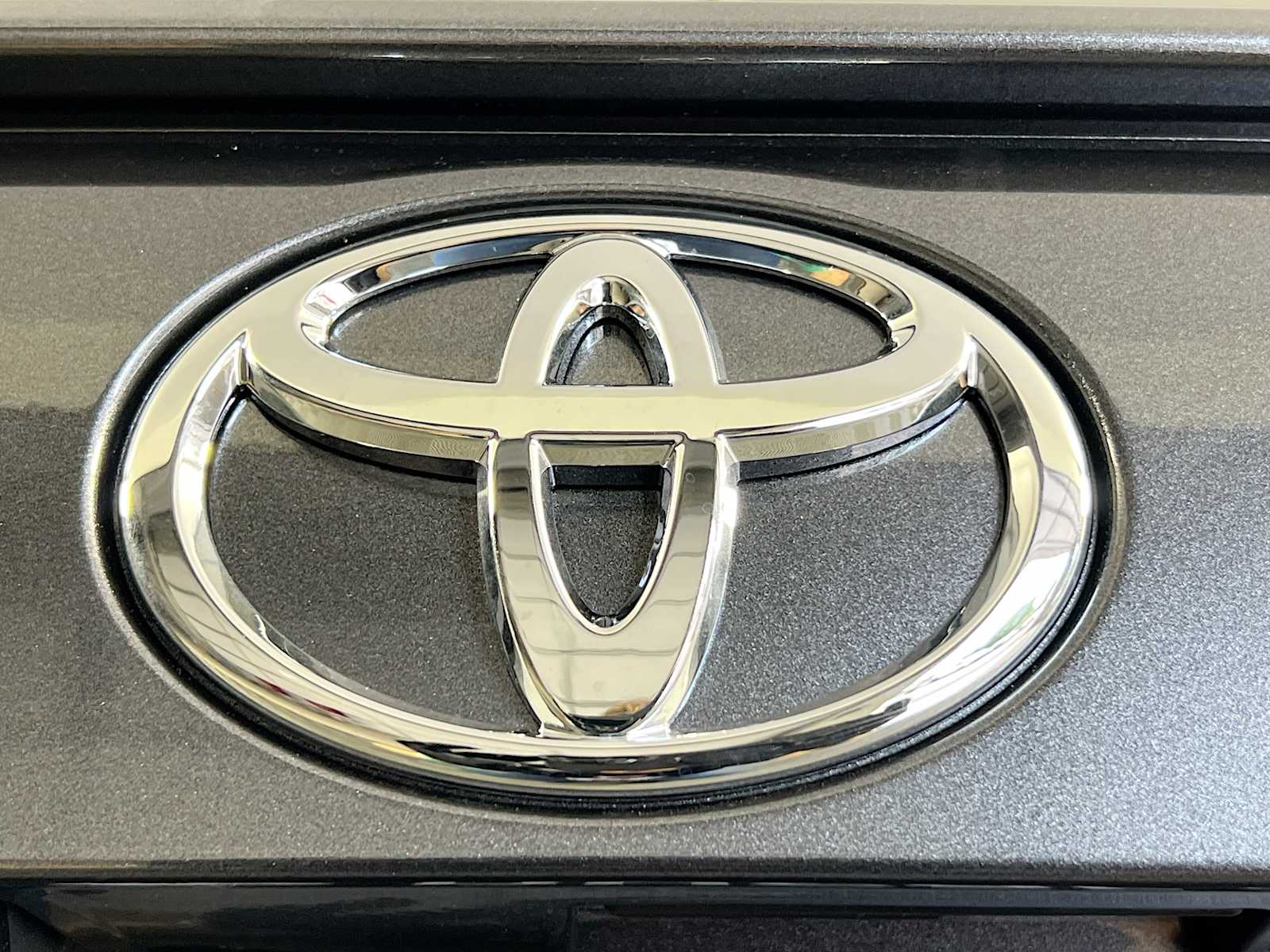 2025 Toyota RAV4 Hybrid XLE - Photo 18