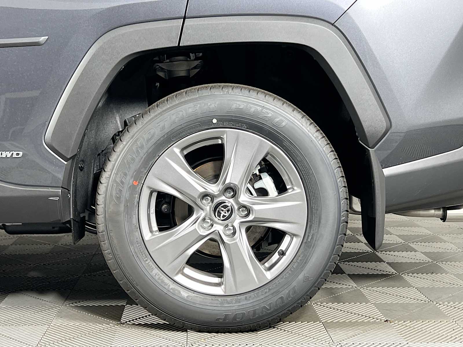 2025 Toyota RAV4 Hybrid XLE - Photo 19
