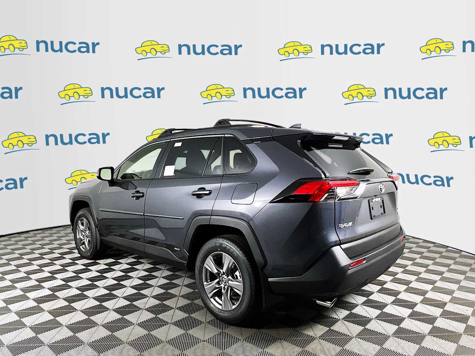 2025 Toyota RAV4 Hybrid XLE - Photo 4