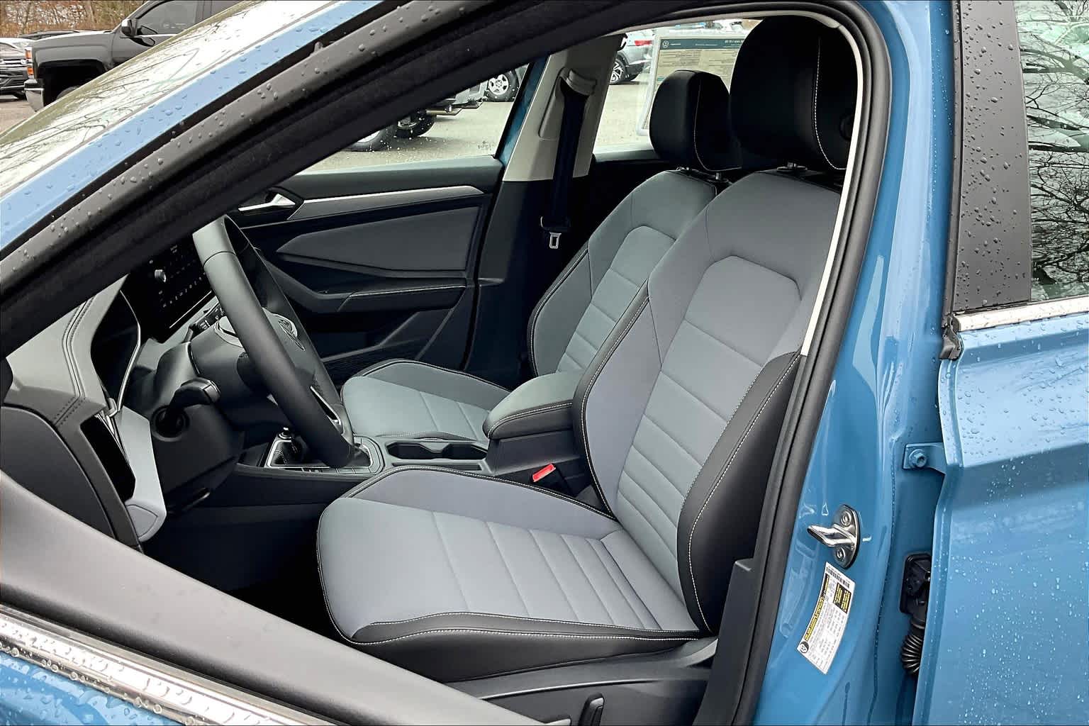 2025 Volkswagen Jetta SE - Photo 11