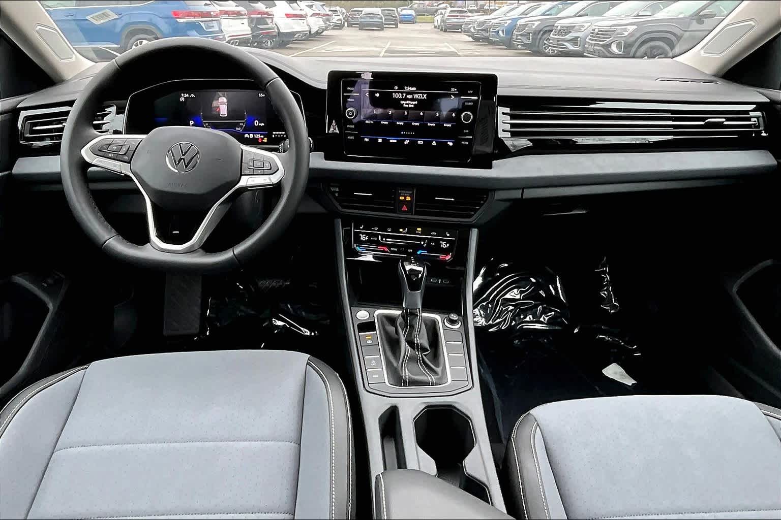 2025 Volkswagen Jetta SE - Photo 12