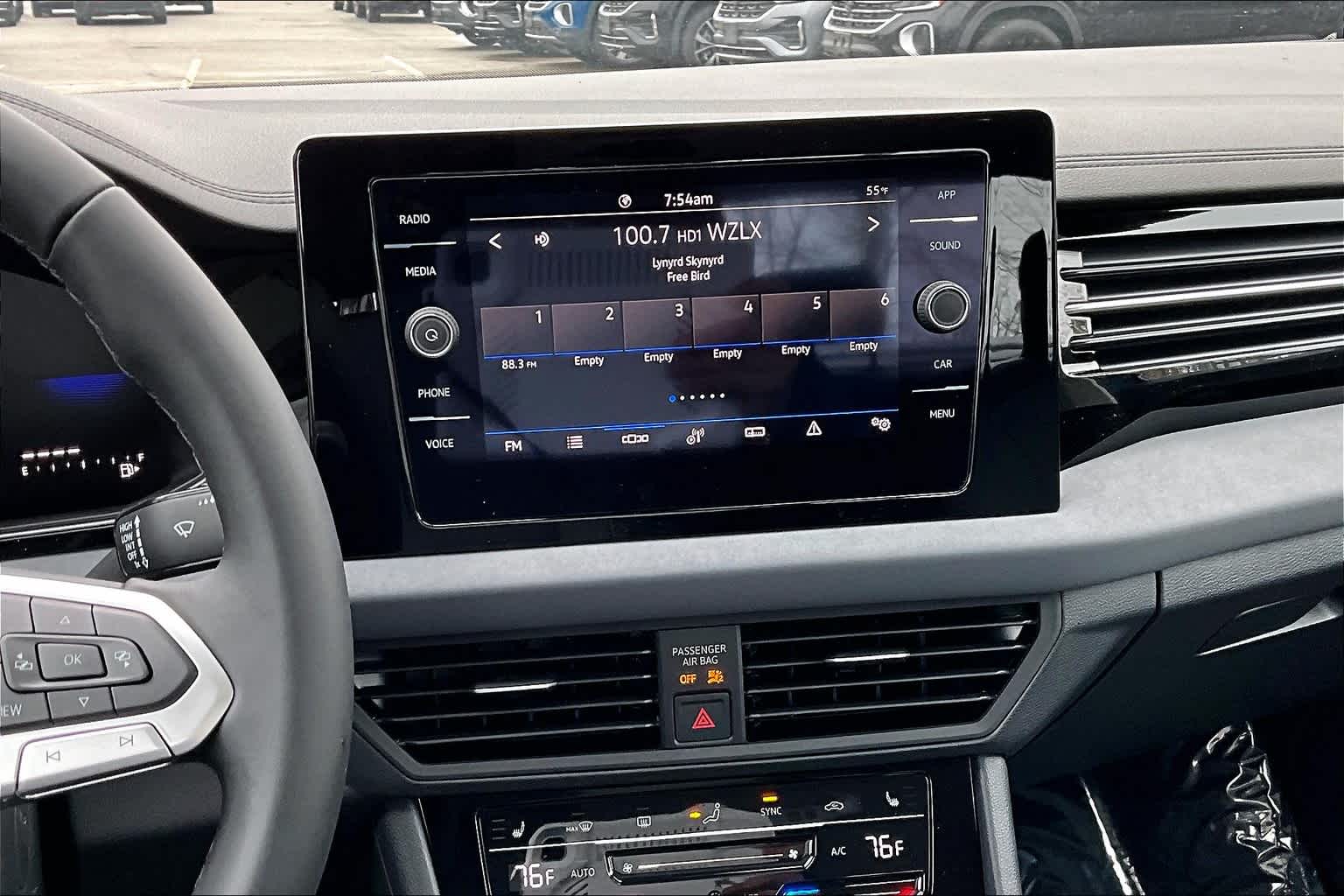 2025 Volkswagen Jetta SE - Photo 13