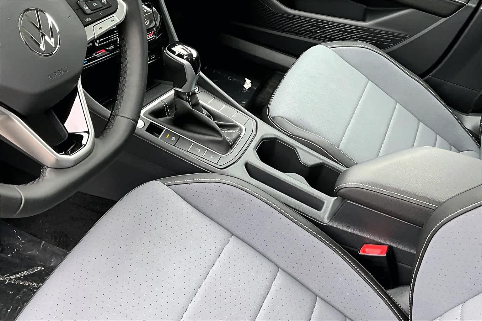 2025 Volkswagen Jetta SE - Photo 14