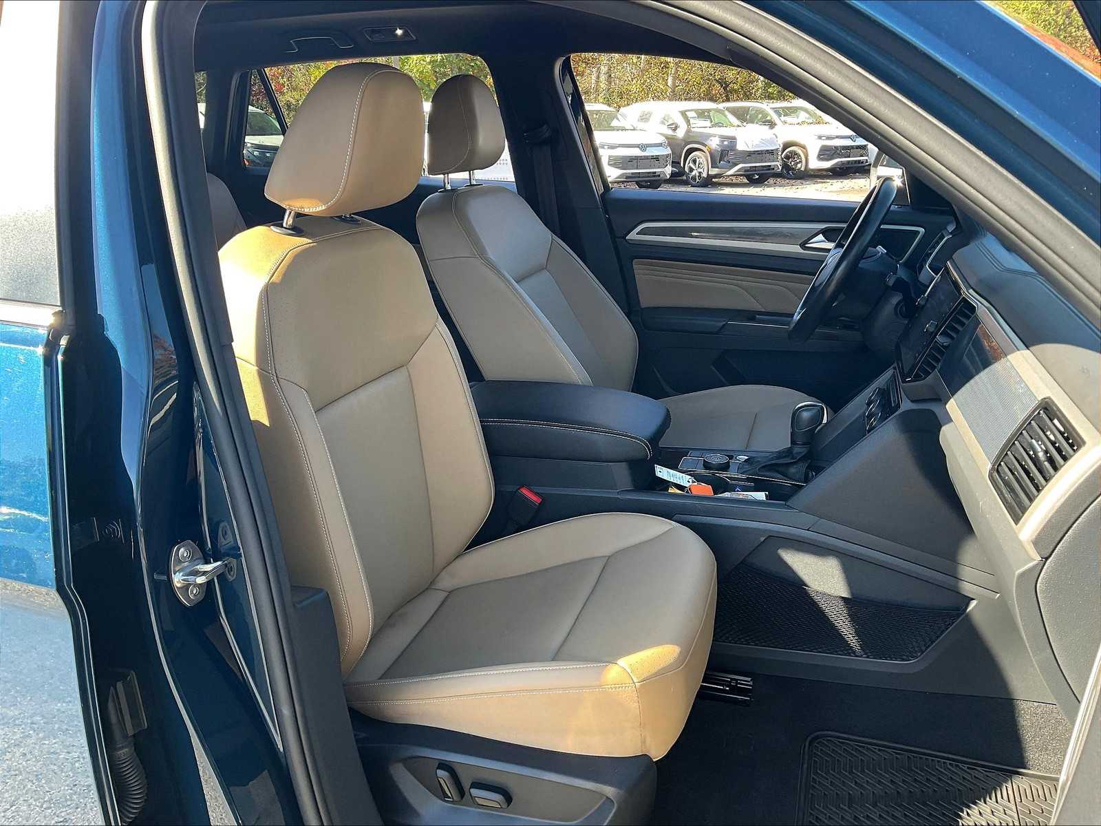 2020 Volkswagen Atlas Cross Sport 3.6L V6 SEL - Photo 11