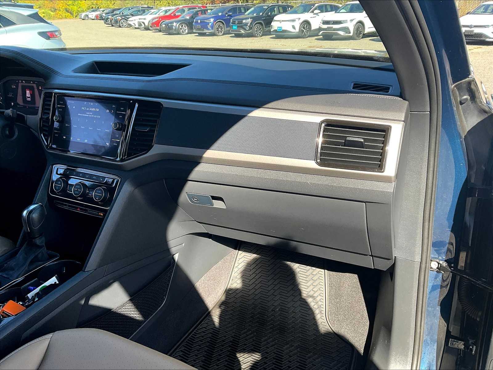 2020 Volkswagen Atlas Cross Sport 3.6L V6 SEL - Photo 13