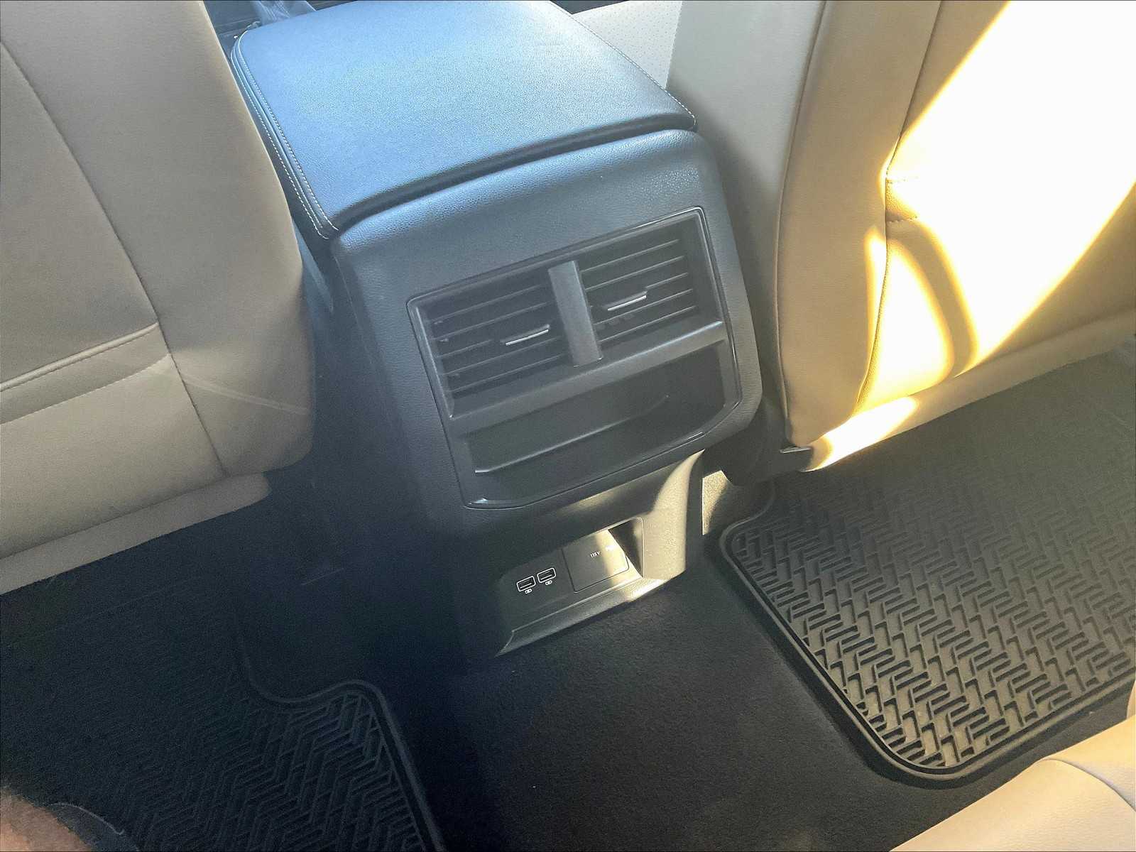 2020 Volkswagen Atlas Cross Sport 3.6L V6 SEL - Photo 26