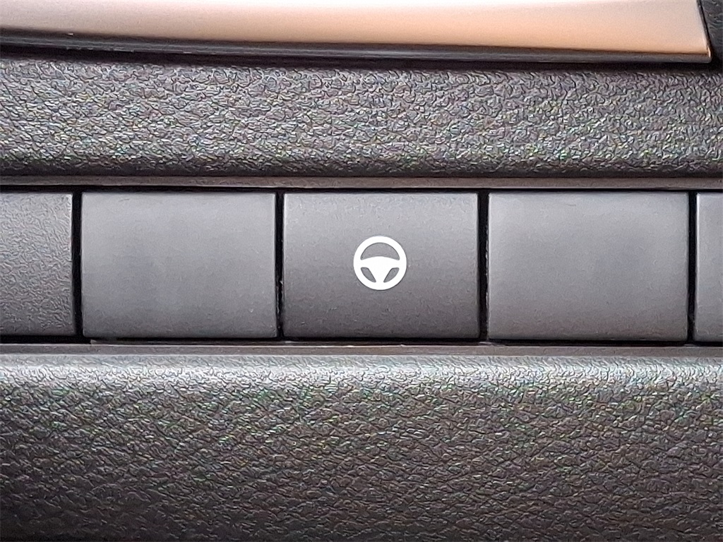 2025 Nissan Rogue SV - Photo 17